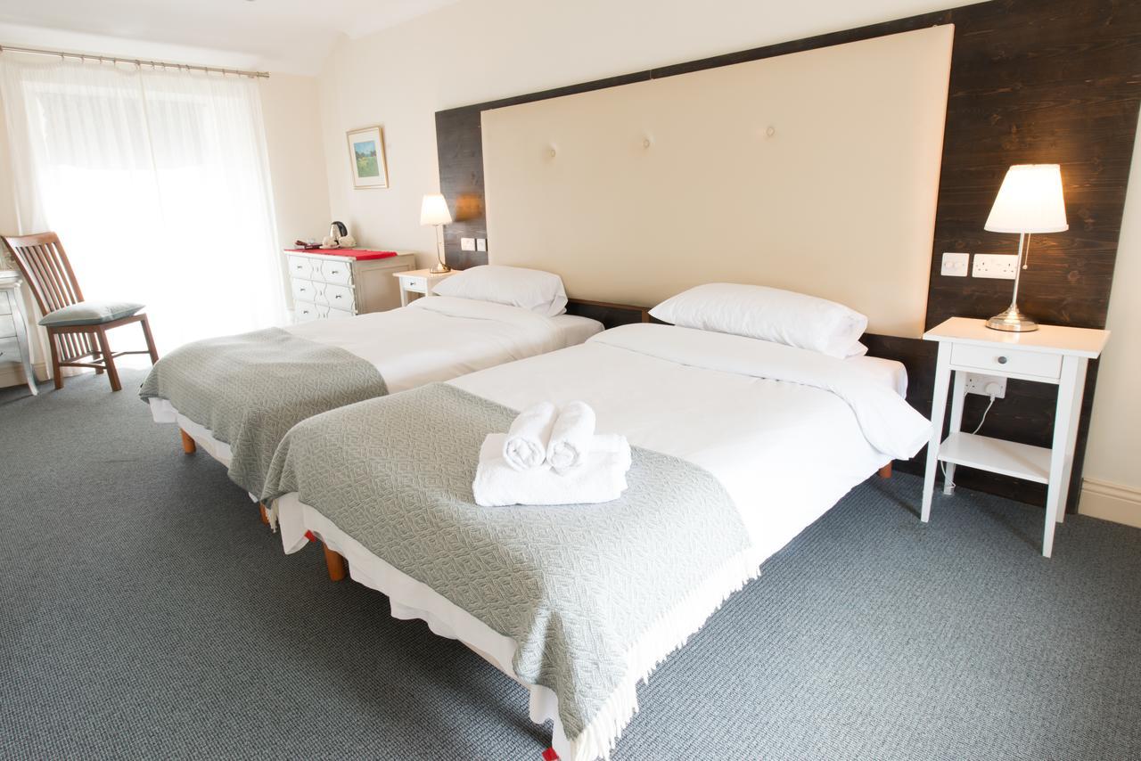 Connemara Lake Hotel Оугтерард Екстериор снимка